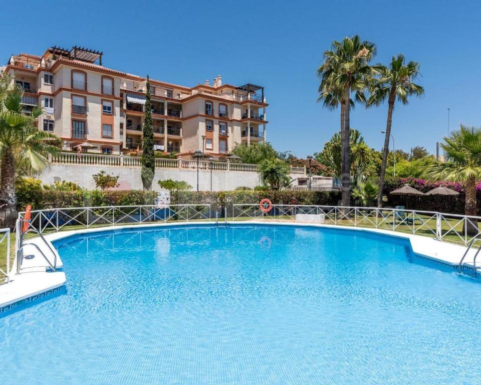 2Bdr Sunny Apartment With Pool And Private Parking In Benalmádena Esterno foto