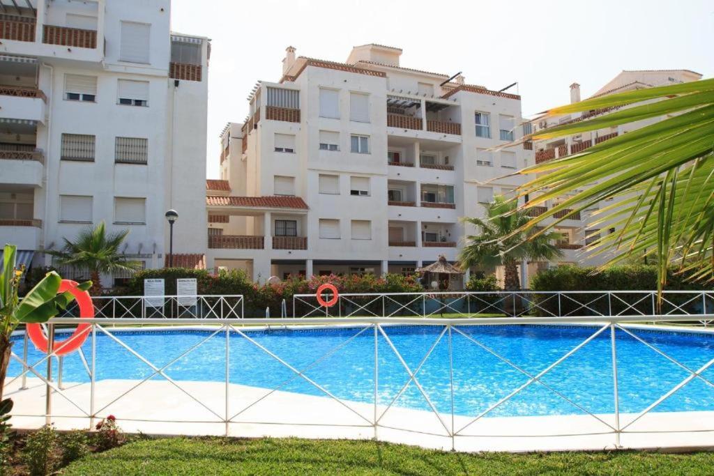 2Bdr Sunny Apartment With Pool And Private Parking In Benalmádena Esterno foto