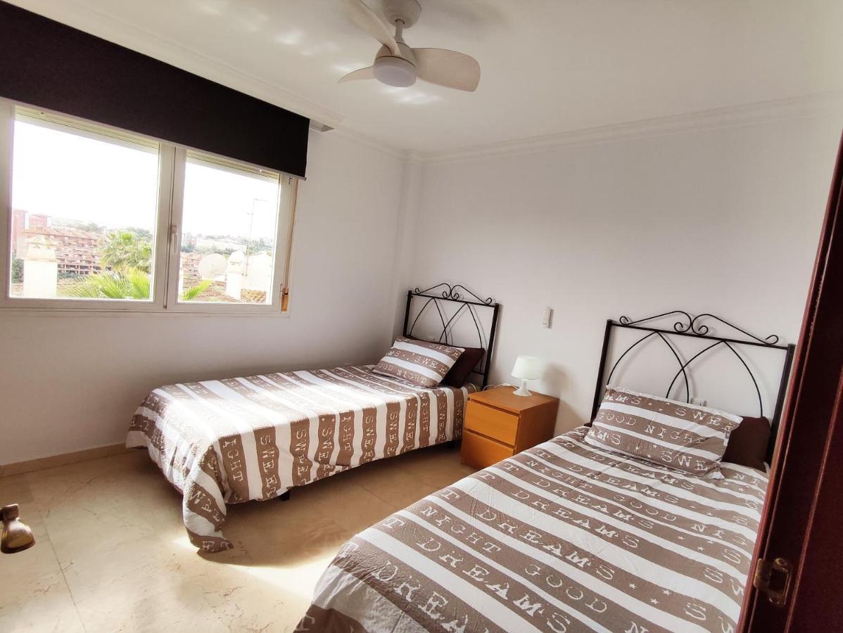 2Bdr Sunny Apartment With Pool And Private Parking In Benalmádena Esterno foto