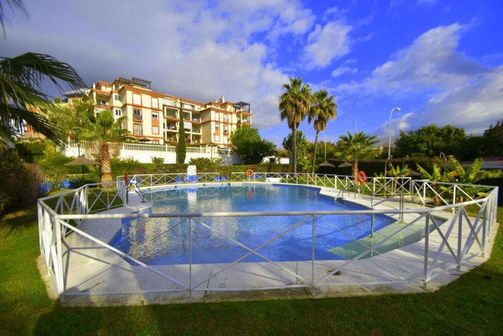 2Bdr Sunny Apartment With Pool And Private Parking In Benalmádena Esterno foto