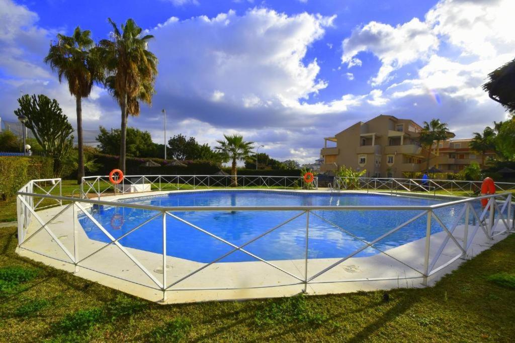 2Bdr Sunny Apartment With Pool And Private Parking In Benalmádena Esterno foto