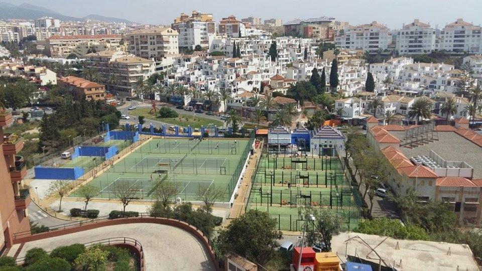 2Bdr Sunny Apartment With Pool And Private Parking In Benalmádena Esterno foto