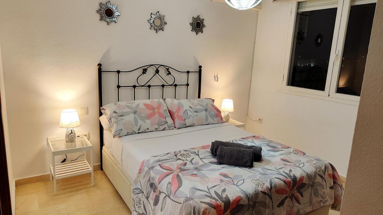 2Bdr Sunny Apartment With Pool And Private Parking In Benalmádena Esterno foto